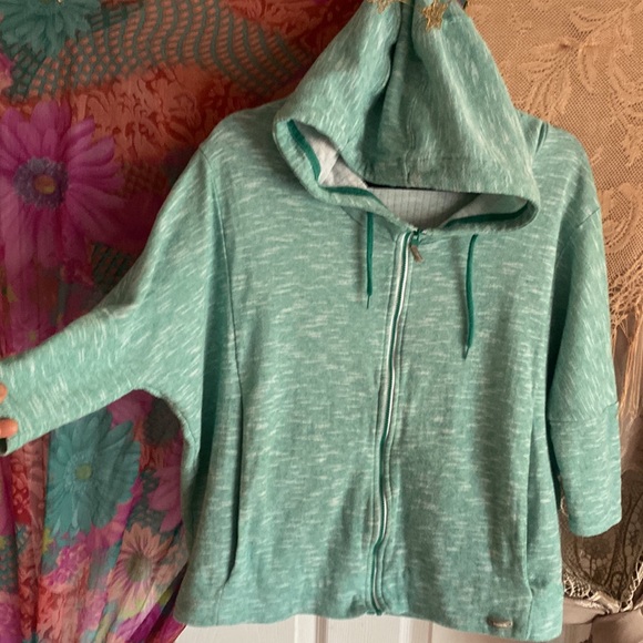 Size medium bench, T-shirt, hoodie teal colour lightweight good condition! - Picture 3 of 7
